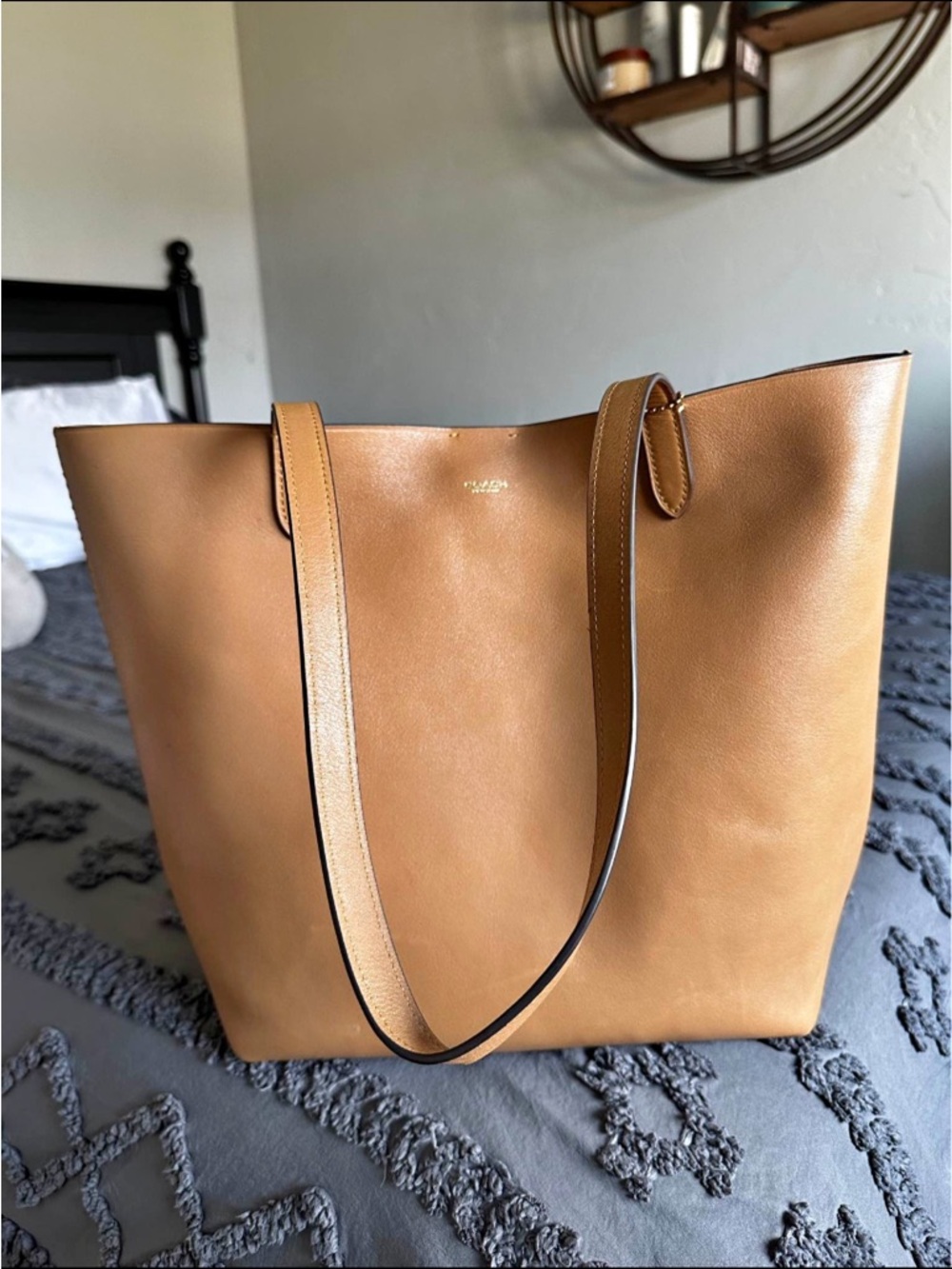 Coach Manhatan Tan Leather Tote Bag - Picture 11 of 13
